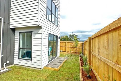 Photo of property in 10f Robert Burke Place, Henderson, Auckland, 0612