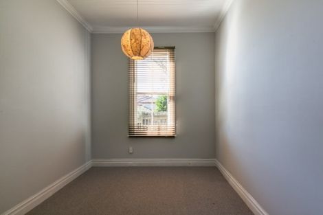 Photo of property in 129 Chaucer Road, Hospital Hill, Napier, 4110