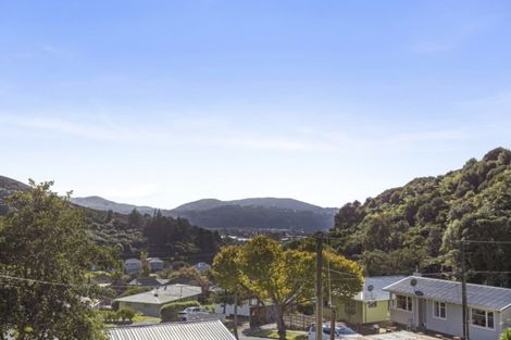 Photo of property in 17 Holmes Grove, Naenae, Lower Hutt, 5011