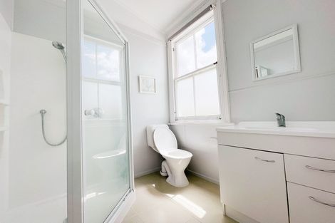 Photo of property in 2/1 Heathglen Place, Bayview, Auckland, 0629