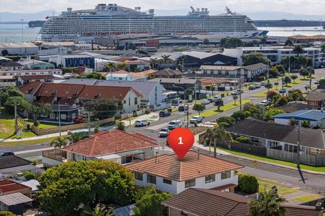 Photo of property in 1 Sutherland Avenue, Mount Maunganui, 3116