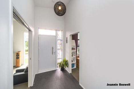 Photo of property in 105 Cashmere Drive, Fitzherbert, Palmerston North, 4410