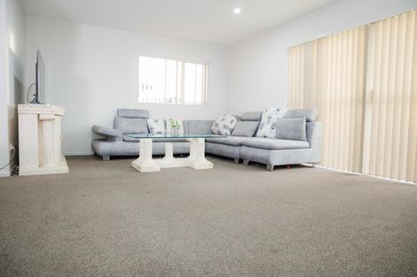 Photo of property in 30 Popokatea Drive, Takanini, 2112