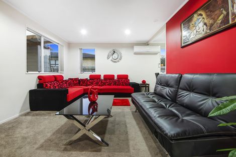 Photo of property in 2/17 Etherton Drive, Weymouth, Auckland, 2103