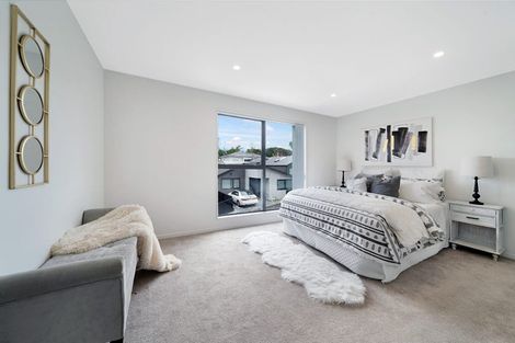 Photo of property in 8/105 Hobsonville Road, West Harbour, Auckland, 0618