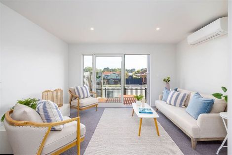 Photo of property in 140 Seaview Road, Westown, New Plymouth, 4310