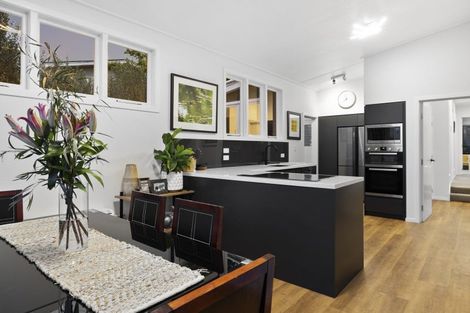 Photo of property in 77 Easther Crescent, Kew, Dunedin, 9012