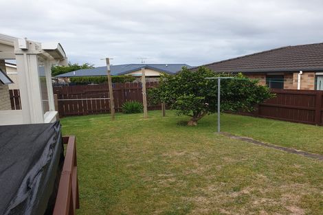 Photo of property in 32b Edgewater Parade, Waiuku, 2123