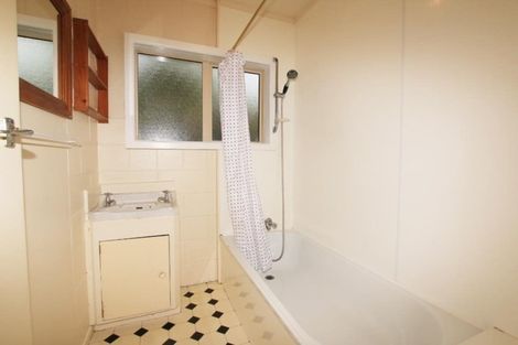 Photo of property in 2 Konini Road, Titirangi, Auckland, 0604