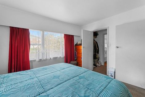 Photo of property in 1/5 Camelot Place, Glenfield, Auckland, 0629