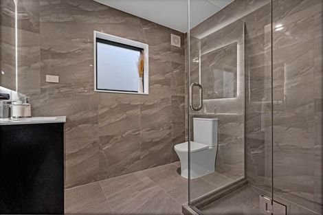 Photo of property in 8b South Lynn Road, Titirangi, Auckland, 0604