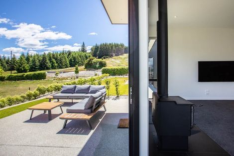 Photo of property in 31 Kirimoko Crescent, Wanaka, 9305