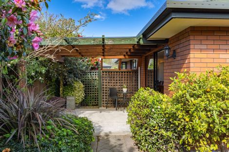 Photo of property in 2/6 Goodall Place, Redwood, Christchurch, 8051