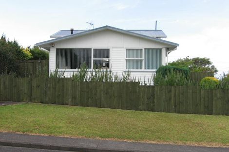 Photo of property in 4 Harmel Road, Glendene, Auckland, 0602