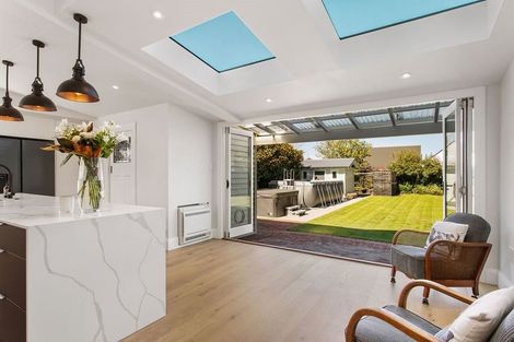 Photo of property in 112 Knowles Street, St Albans, Christchurch, 8052