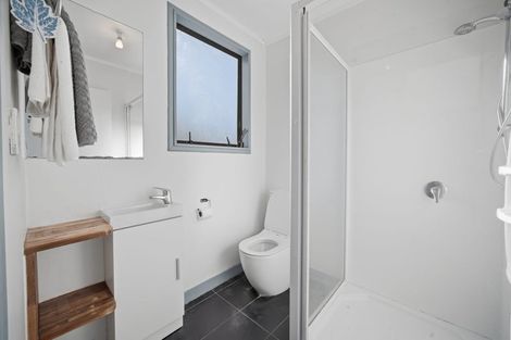 Photo of property in 10 Celeste Place, Totara Vale, Auckland, 0627