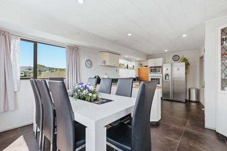 Photo of property in 2 Kempton Place, Richmond Heights, Taupo, 3330