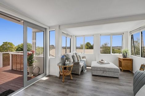 Photo of property in 10a Felicity Place, Unsworth Heights, Auckland, 0632