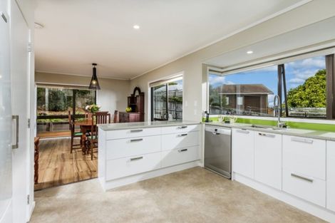 Photo of property in 9 Cairnbrae Court, Northcross, Auckland, 0632