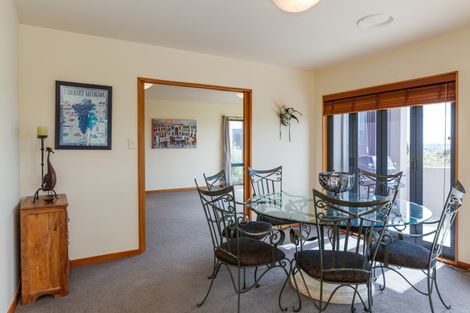 Photo of property in 33 Ruapehu Drive, Fitzherbert, Palmerston North, 4410