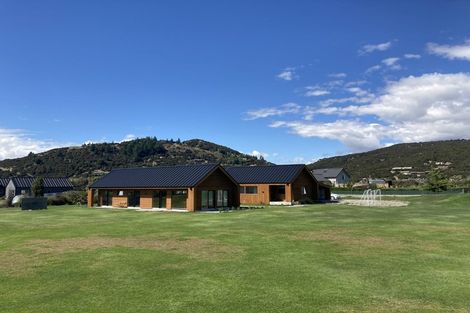 Photo of property in 1 Nokomai Street, Wanaka, 9305