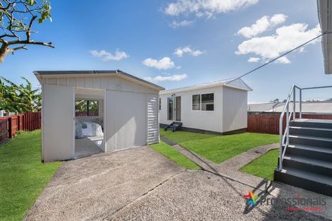Photo of property in 5 Farnborough Crescent, Mangere, Auckland, 2022