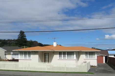 Photo of property in 24 Moeraki Road, Maoribank, Upper Hutt, 5018