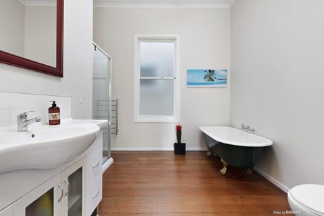 Photo of property in 54 Kilbirnie Crescent, Kilbirnie, Wellington, 6022