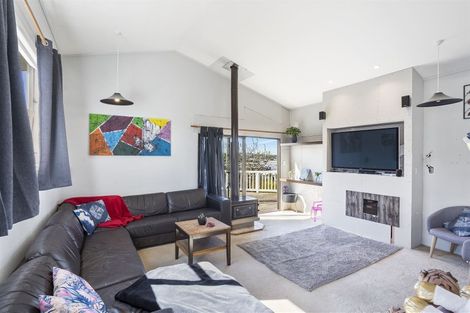 Photo of property in 5 Ngatoa Place, Glenfield, Auckland, 0629