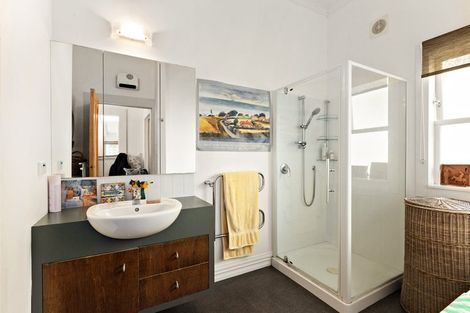 Photo of property in 70 Te Wharepouri Street, Berhampore, Wellington, 6023