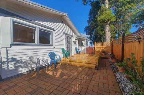 Photo of property in 80 Kauri Point Road, Laingholm, Auckland, 0604