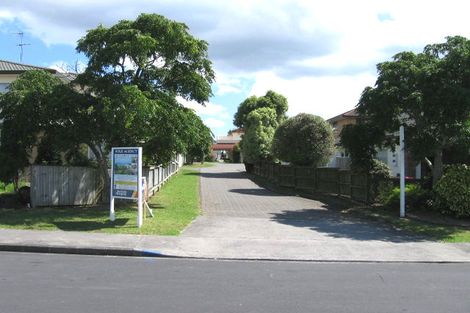 Photo of property in 10 Whiting Grove, West Harbour, Auckland, 0618