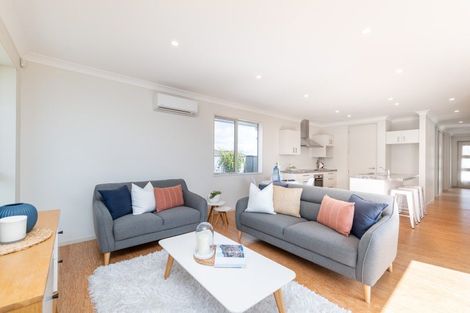 Photo of property in 72 Sunstone Crescent, Timberlea, Upper Hutt, 5018