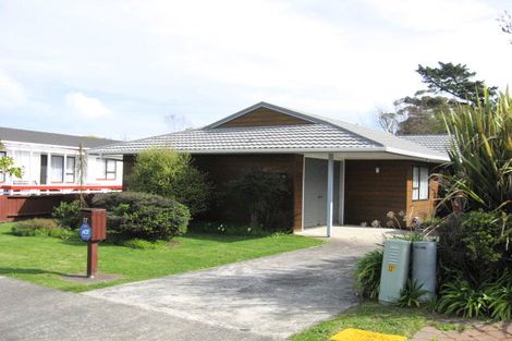 Photo of property in 17 Atarau Grove, Paraparaumu, 5032
