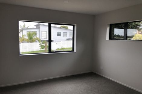 Photo of property in 8 Keating Rise, Northcross, Auckland, 0632
