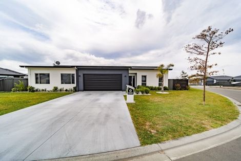 Photo of property in 6 Benmore Place, Poraiti, Napier, 4112