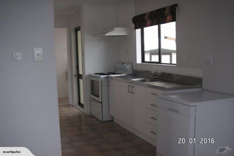 Photo of property in 63 Hillcrest Drive, Kelvin Grove, Palmerston North, 4414