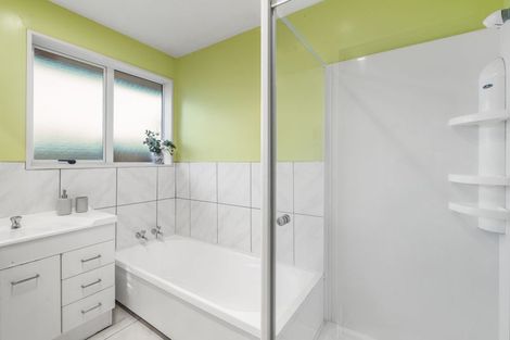 Photo of property in 33 Daniels Road, Redwood, Christchurch, 8051