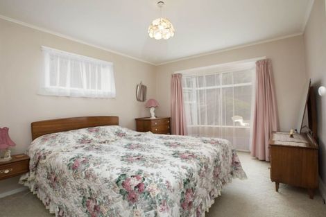 Photo of property in 25 Chester Road, Tawa, Wellington, 5028