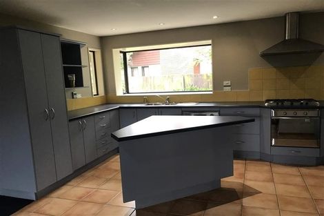 Photo of property in 12 Heaphy Place, Casebrook, Christchurch, 8051