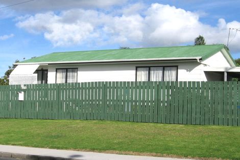 Photo of property in 2/95 Wharf Road, Te Atatu Peninsula, Auckland, 0610