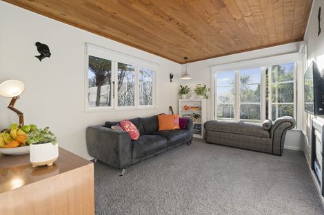 Photo of property in 802 West Coast Road, Oratia, Auckland, 0604