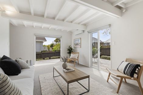 Photo of property in 2/5 Eversleigh Road, Belmont, Auckland, 0622