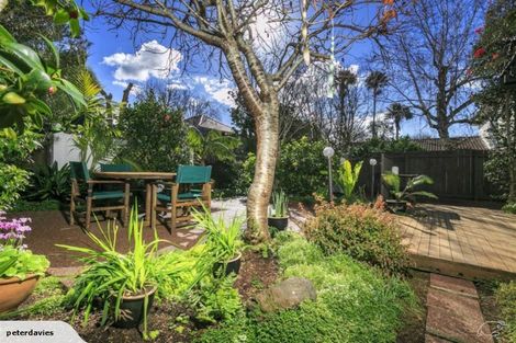 Photo of property in 2/4 Frater Avenue, Milford, Auckland, 0620