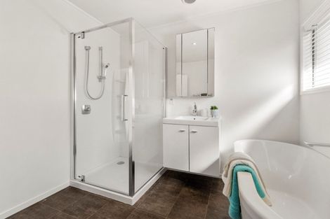 Photo of property in 2/94 Norwood Road, Bayswater, Auckland, 0622