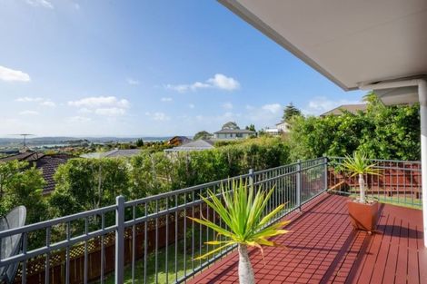 Photo of property in 114 Luckens Road, West Harbour, Auckland, 0618