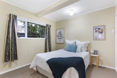Photo of property in 16 Edgeworth Road, Glenfield, Auckland, 0629