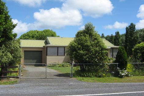 Photo of property in 802 Waitakere Road, Kumeu, 0891