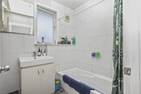 Photo of property in 6 Maybelle Place, Kelston, Auckland, 0602