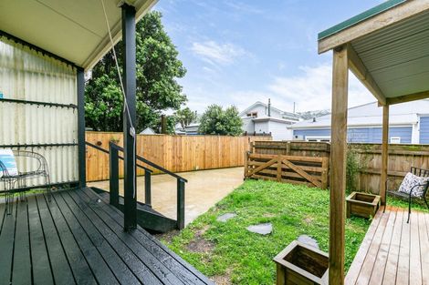 Photo of property in 32a Derwent Street, Island Bay, Wellington, 6023